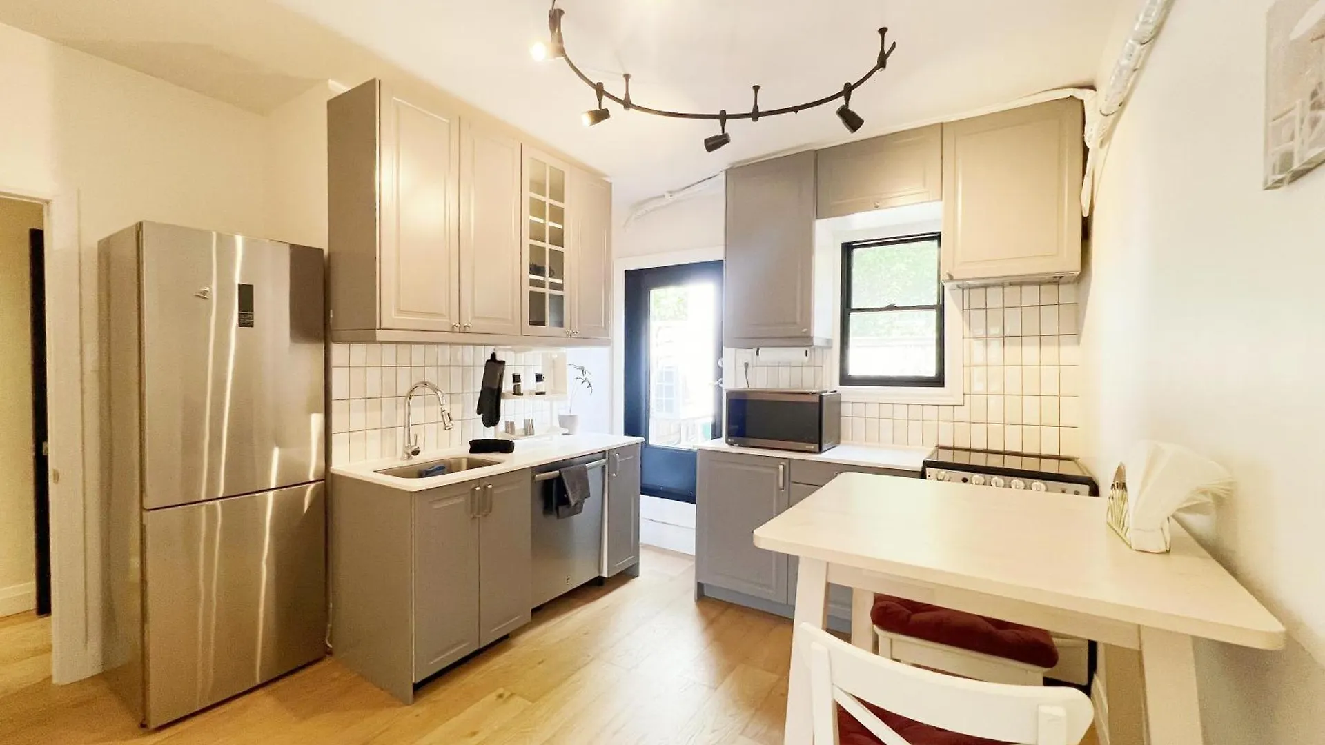 Cozy Nice Townhouse In Dt Toronto Near Wellesley And Jarvis